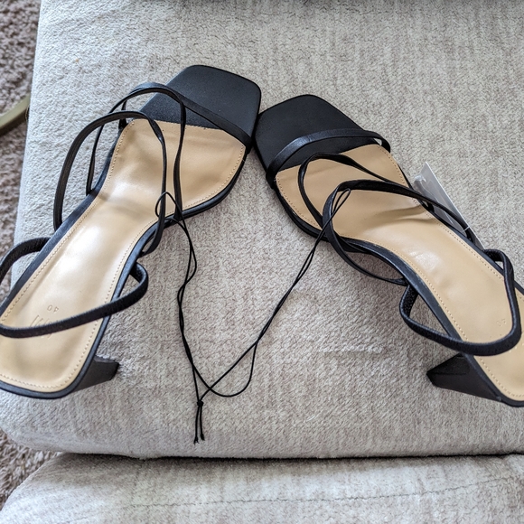 H&M Sandals Heeled NWT Size 9 Black Cream Square Toes - Picture 6 of 9